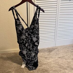 Cupshe Black and White Floral Swimsuit